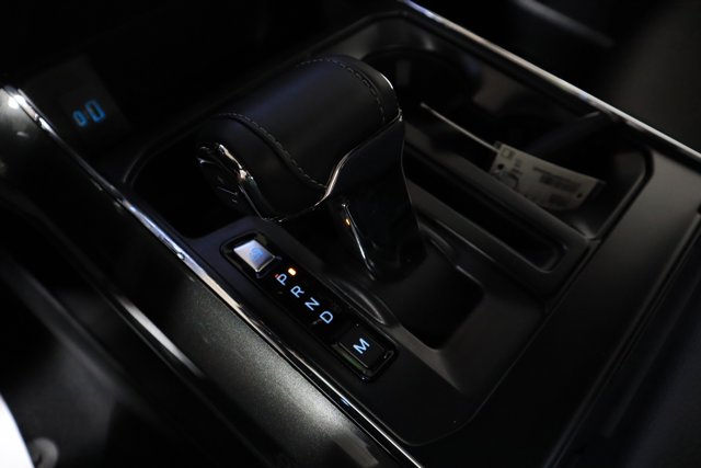 Vehicle image 28 of 34