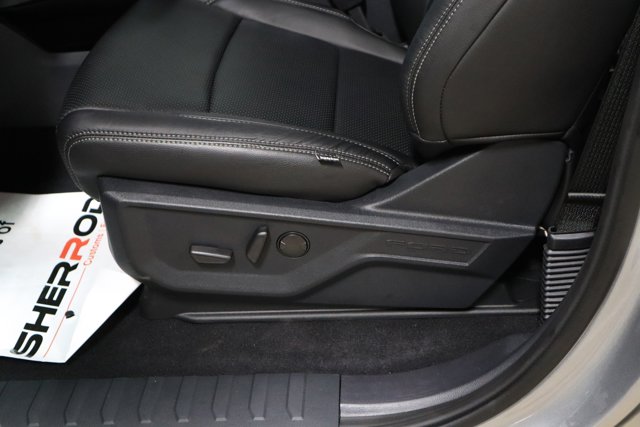 Vehicle image 11 of 34