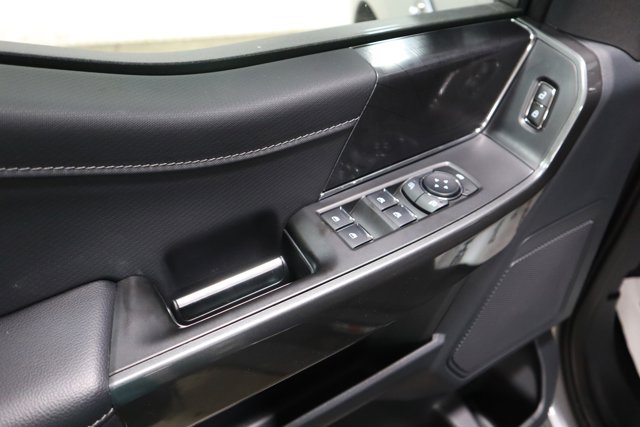 Vehicle image 10 of 34