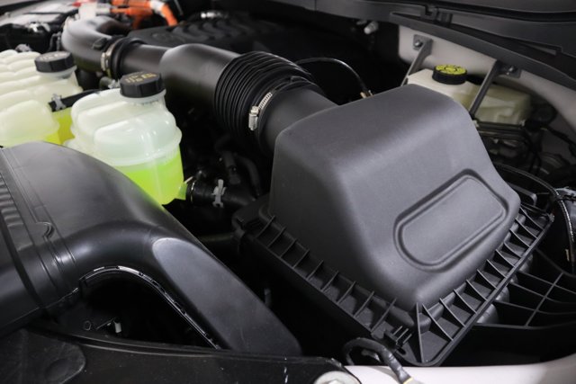 Vehicle image 31 of 34