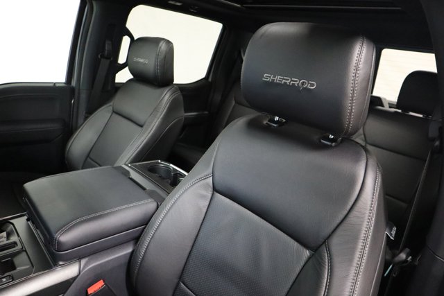 Vehicle image 17 of 34