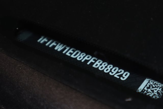Vehicle image 32 of 34