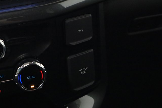 Vehicle image 25 of 34