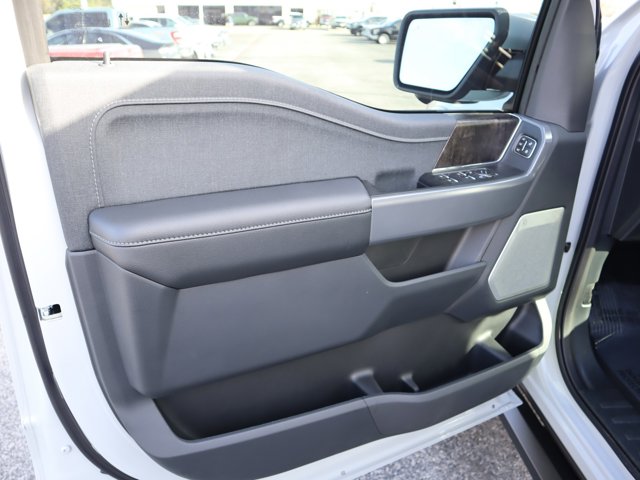 Vehicle image 16 of 39