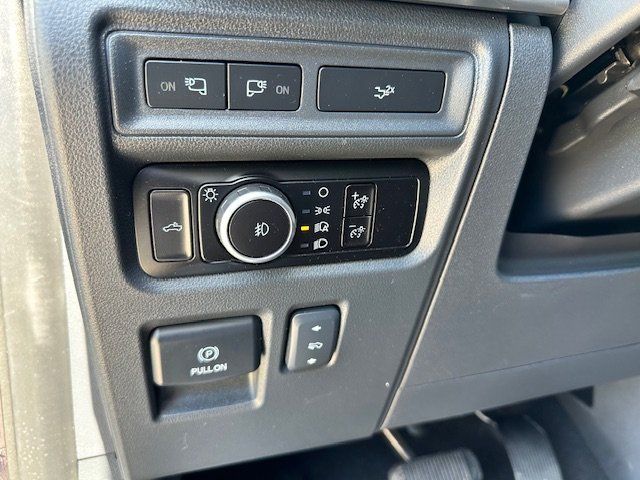 Vehicle image 29 of 40