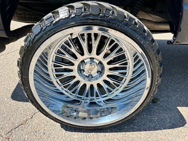 Vehicle image 36 of 40