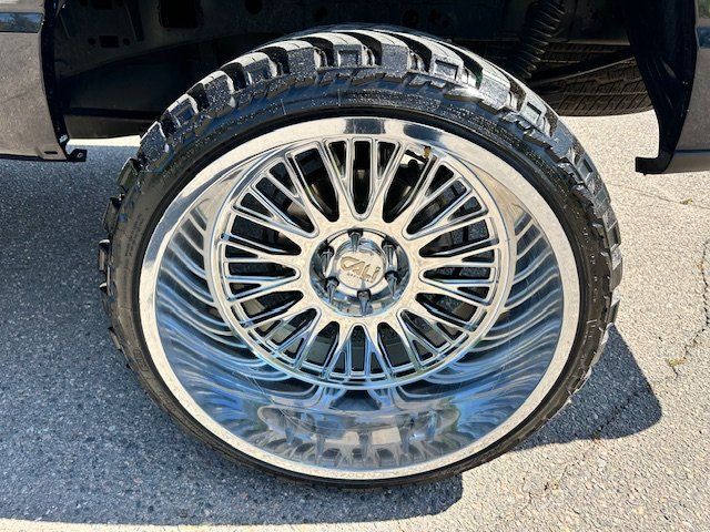 Vehicle image 38 of 40