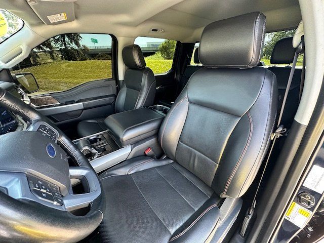 Vehicle image 33 of 40
