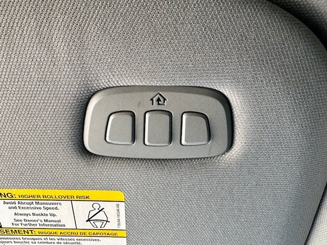 Vehicle image 31 of 40