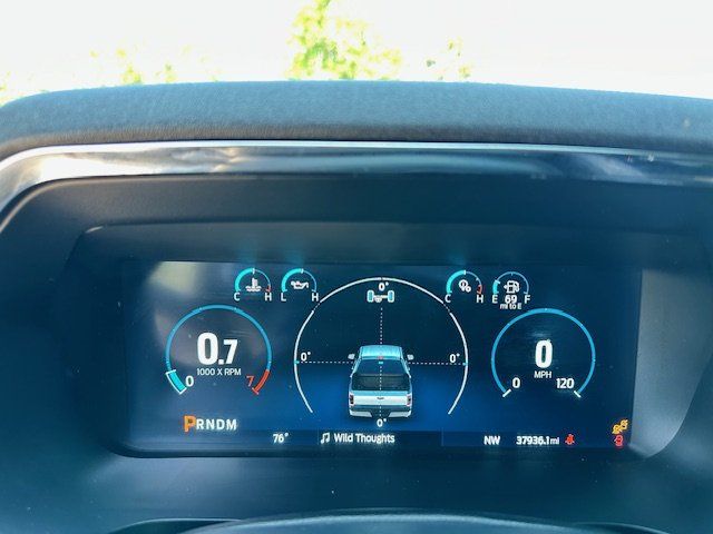Vehicle image 17 of 40