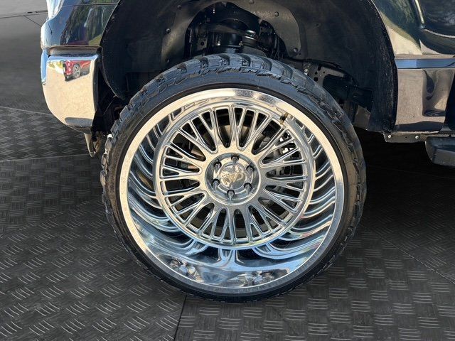 Vehicle image 35 of 40