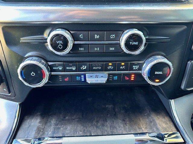Vehicle image 21 of 40