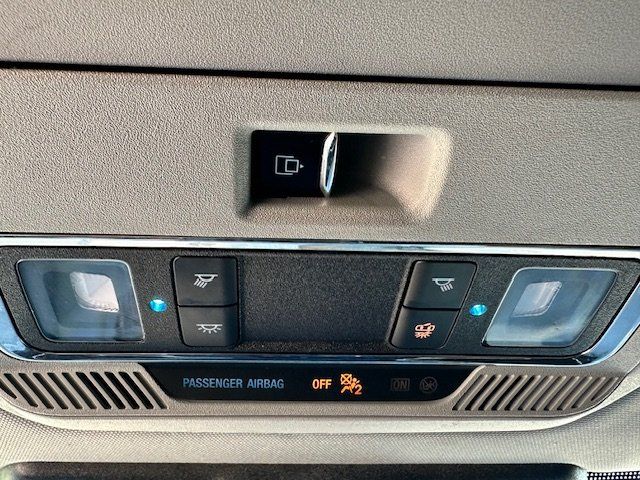 Vehicle image 32 of 40