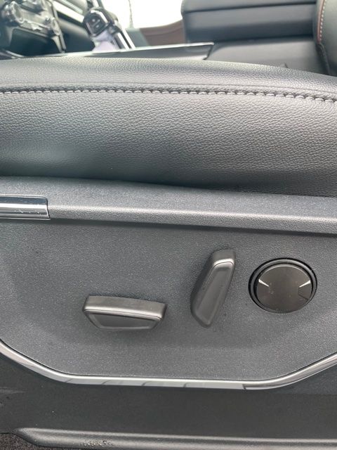 Vehicle image 17 of 36