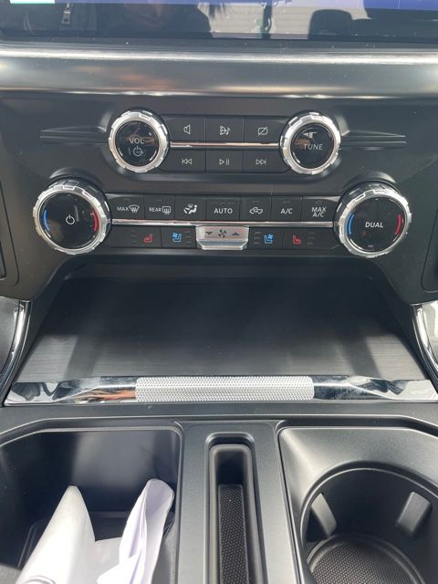 Vehicle image 28 of 36