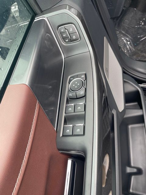 Vehicle image 18 of 36