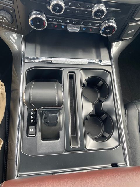 Vehicle image 33 of 36