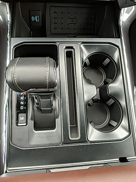 Vehicle image 27 of 36