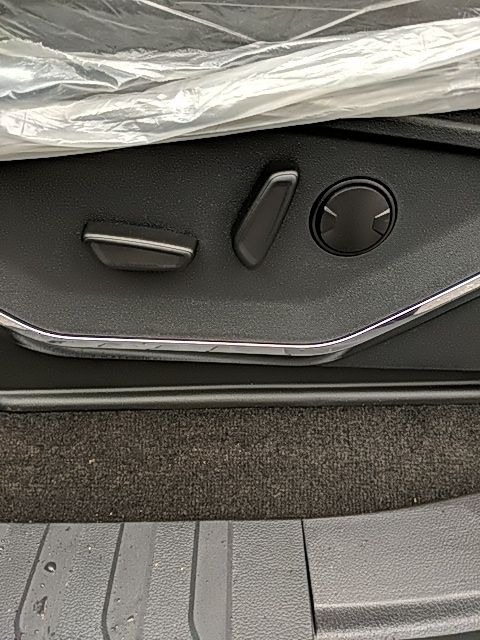 Vehicle image 23 of 36