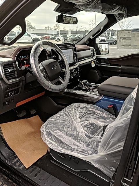 Vehicle image 17 of 36