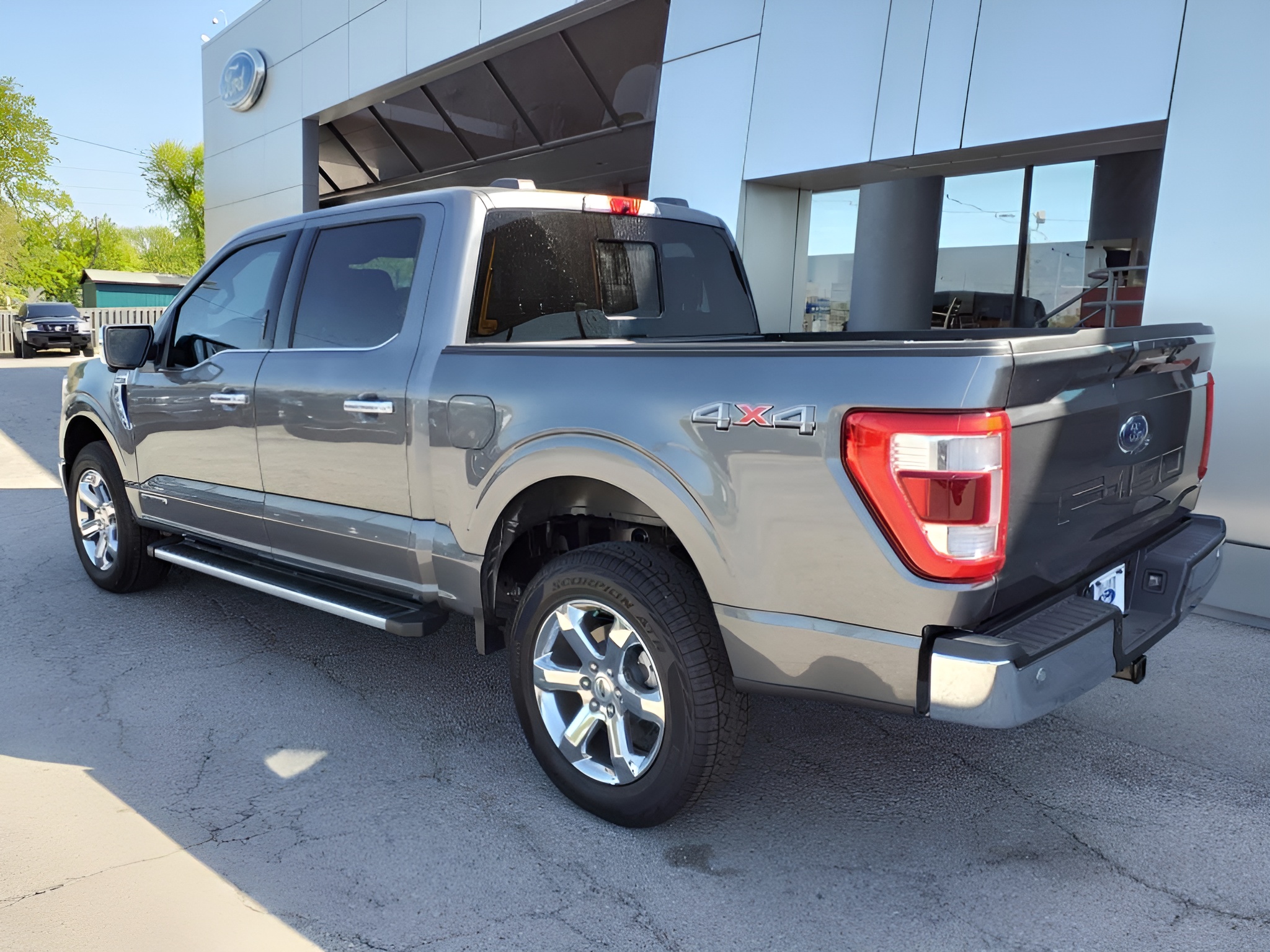 Vehicle image 17 of 18