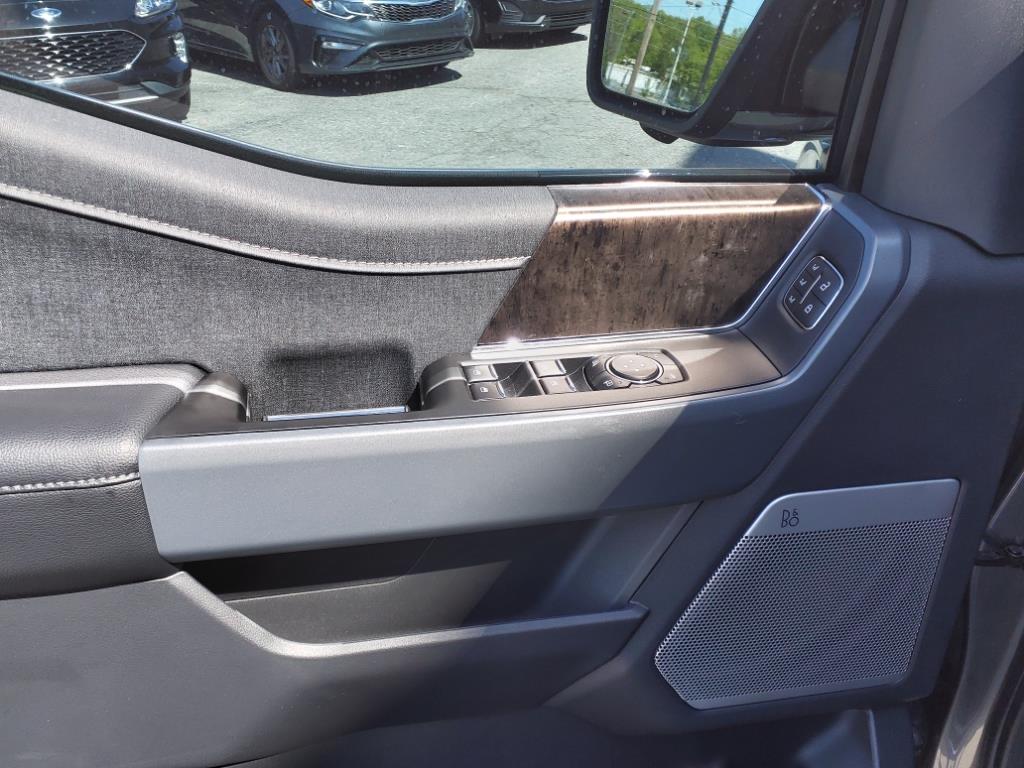 Vehicle image 5 of 18