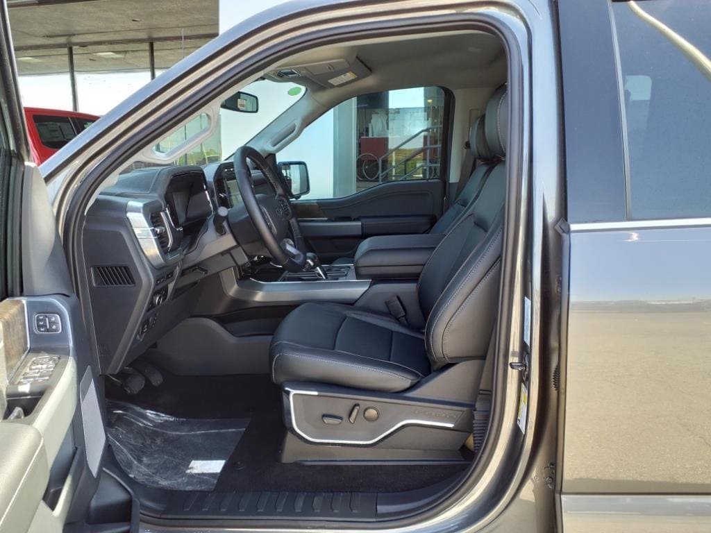 Vehicle image 6 of 18