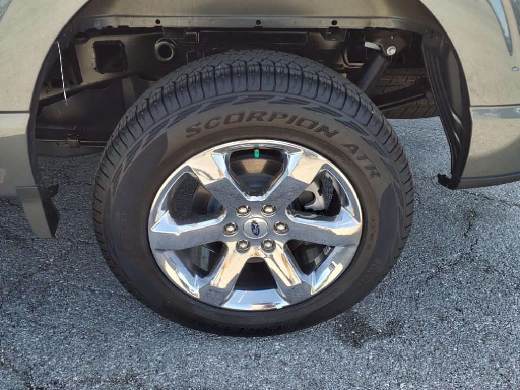Vehicle image 4 of 18
