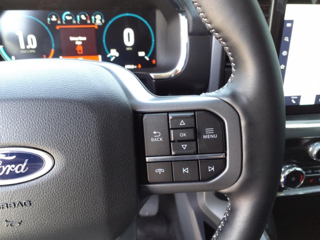 Vehicle image 11 of 18
