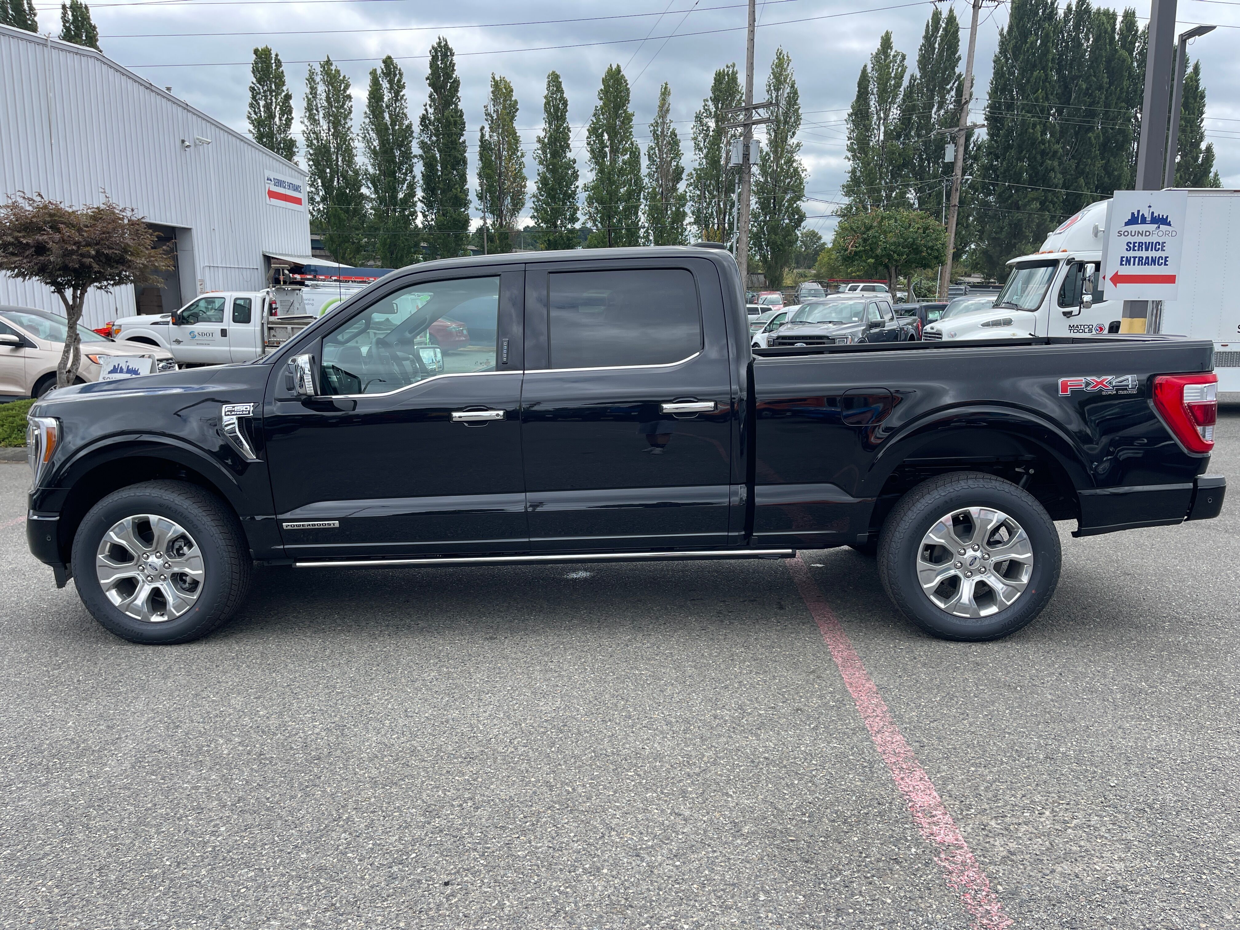 Vehicle image 8 of 10