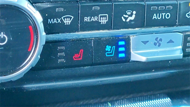 Vehicle image 18 of 35