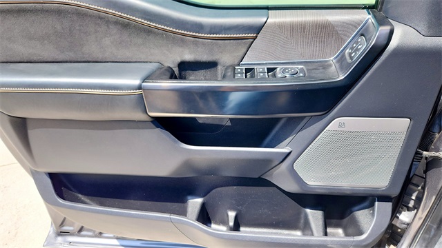 Vehicle image 20 of 35