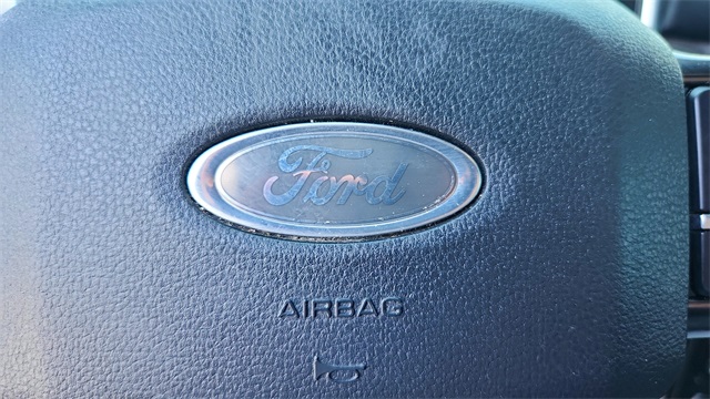 Vehicle image 33 of 35