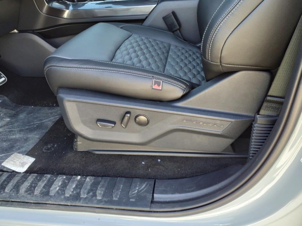 2023 Ford F-150 XLT Image 5 of 15