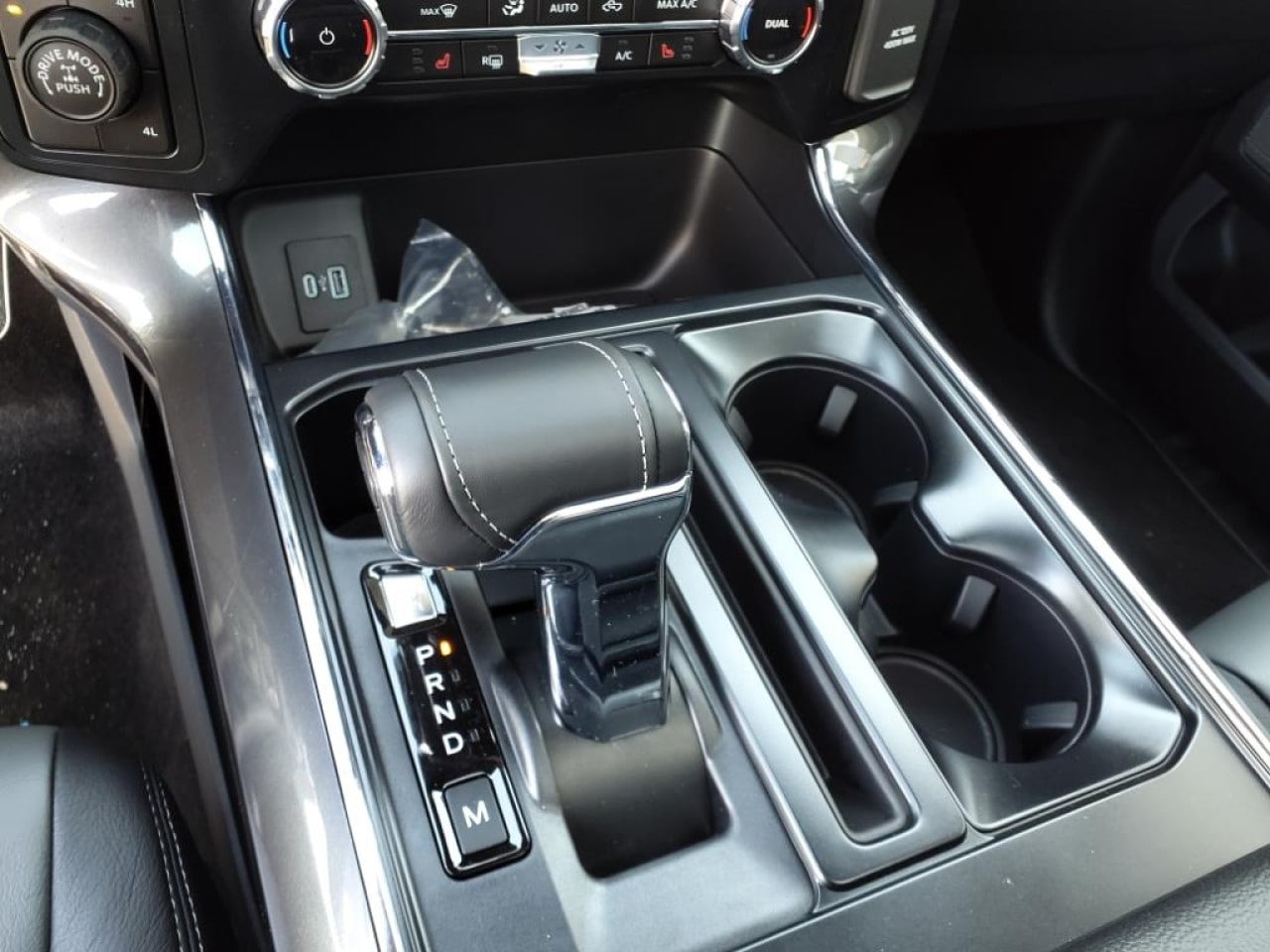 2023 Ford F-150 XLT Image 11 of 15