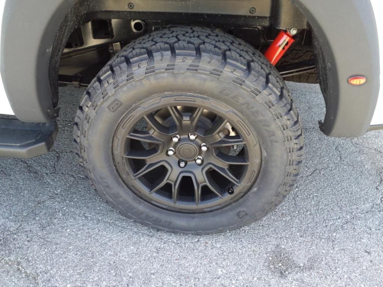 2023 Ford F-150 XLT Image 4 of 15