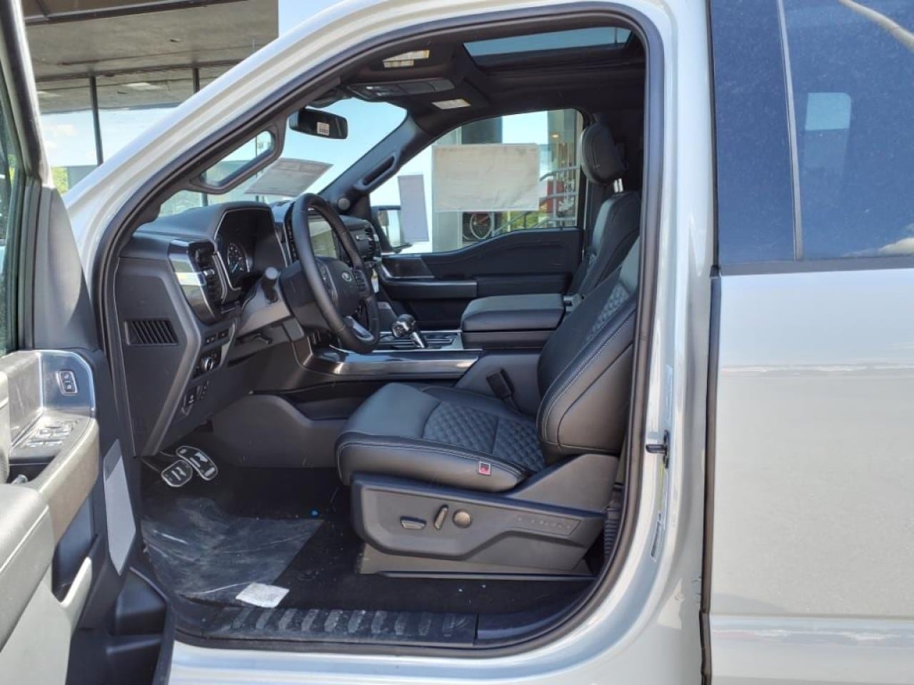 2023 Ford F-150 XLT Image 6 of 15