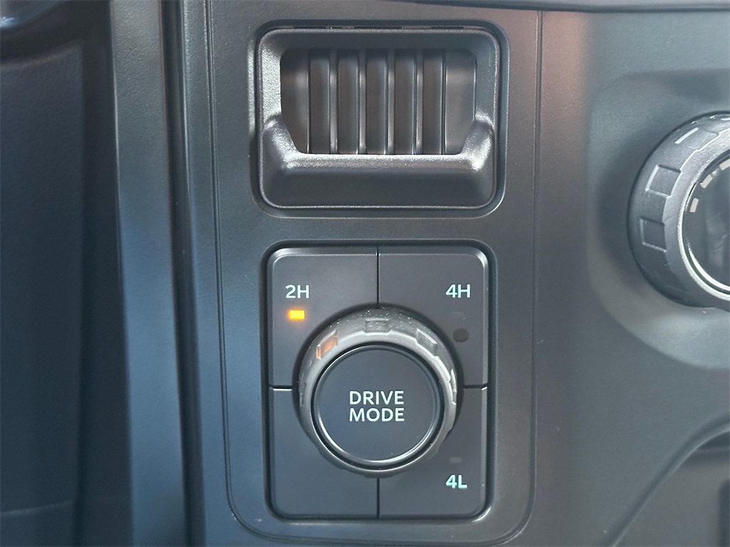 Vehicle image 27 of 30