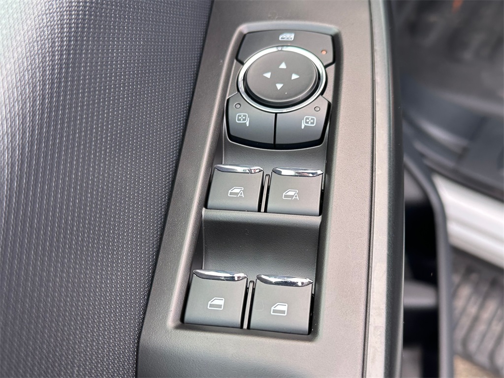 Vehicle image 21 of 30
