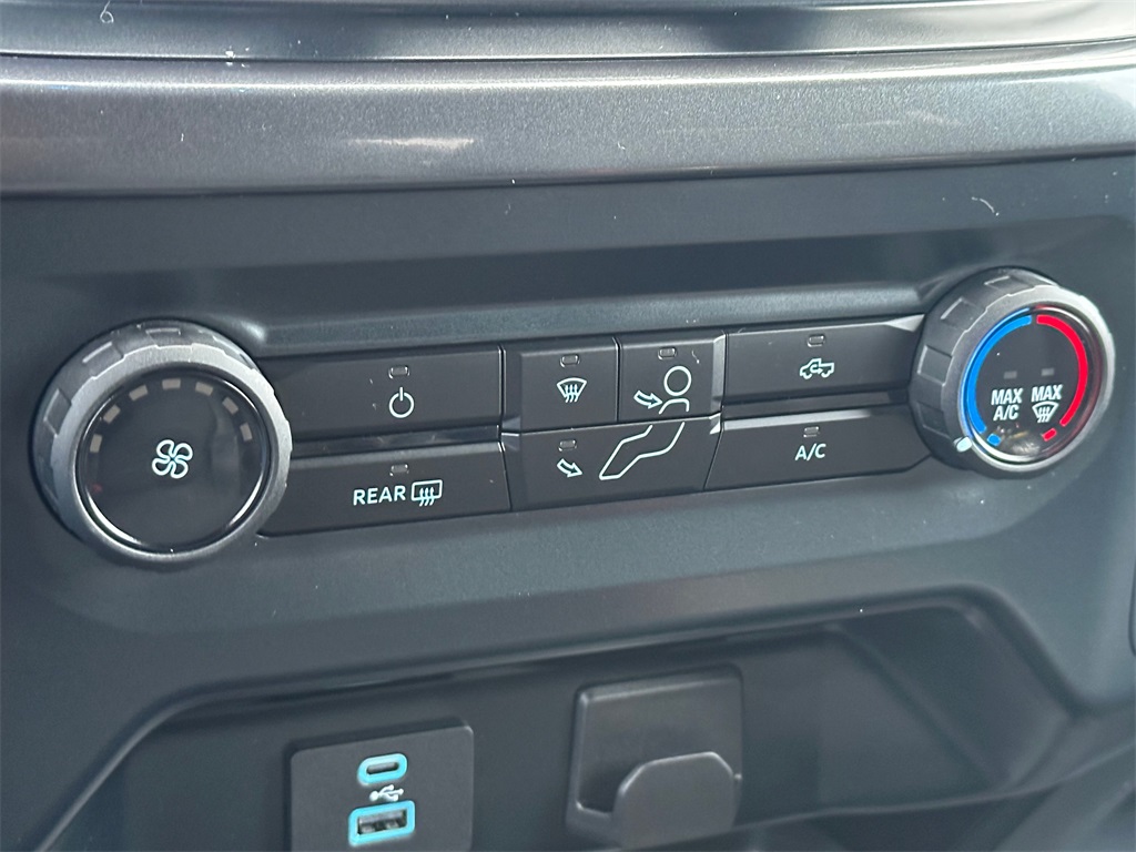 Vehicle image 26 of 30