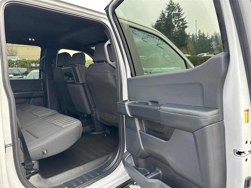 Vehicle image 13 of 30