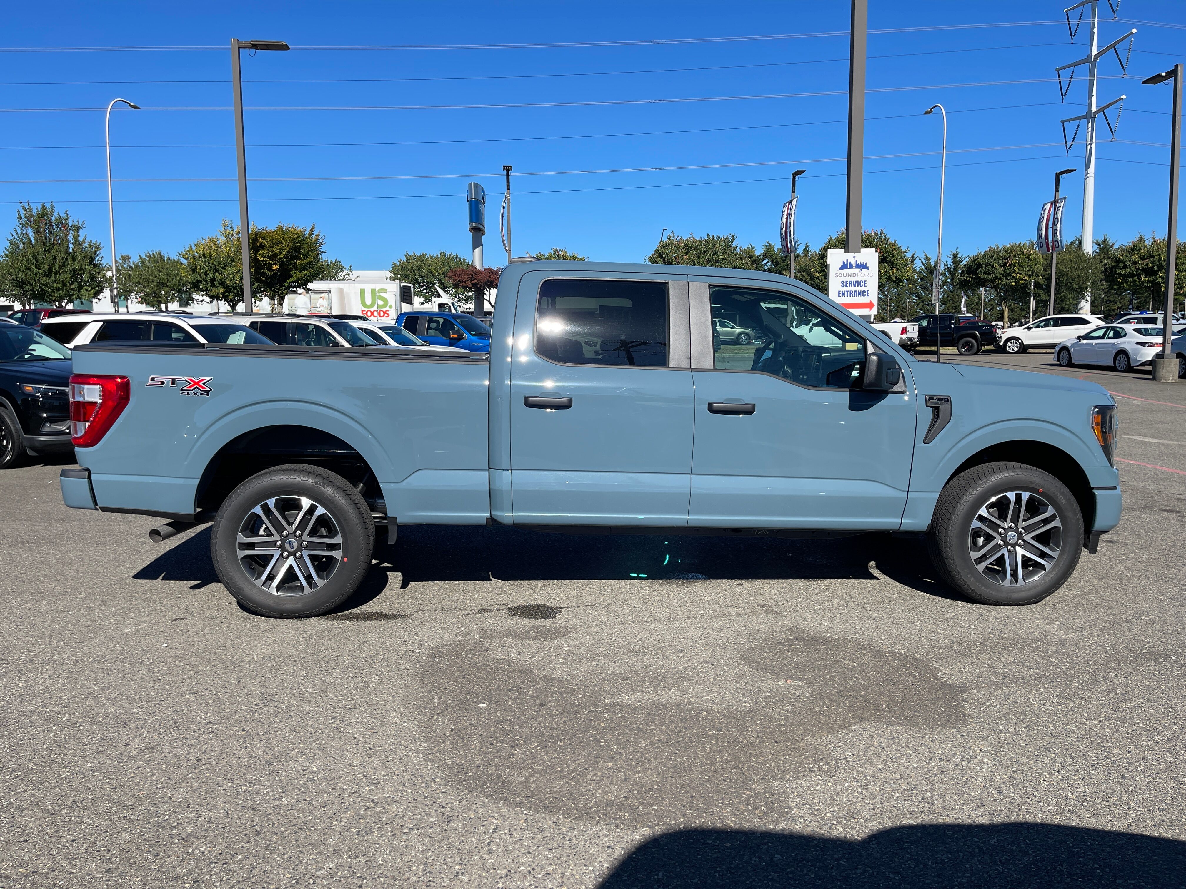 Vehicle image 4 of 10