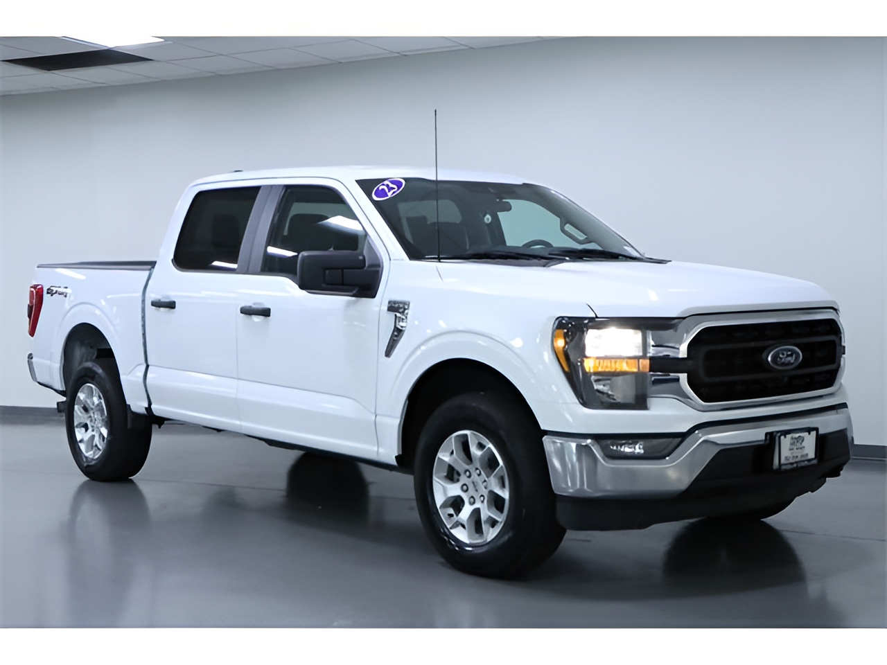Vehicle image 33 of 39