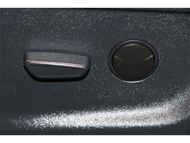 Vehicle image 21 of 39
