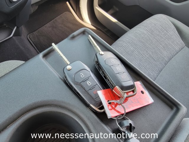 Vehicle image 33 of 41