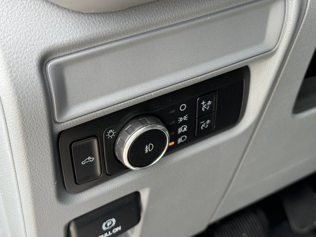 Vehicle image 28 of 78