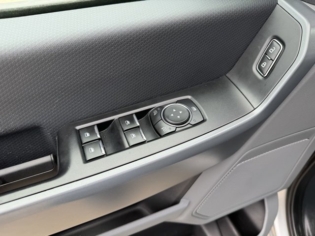 Vehicle image 34 of 78