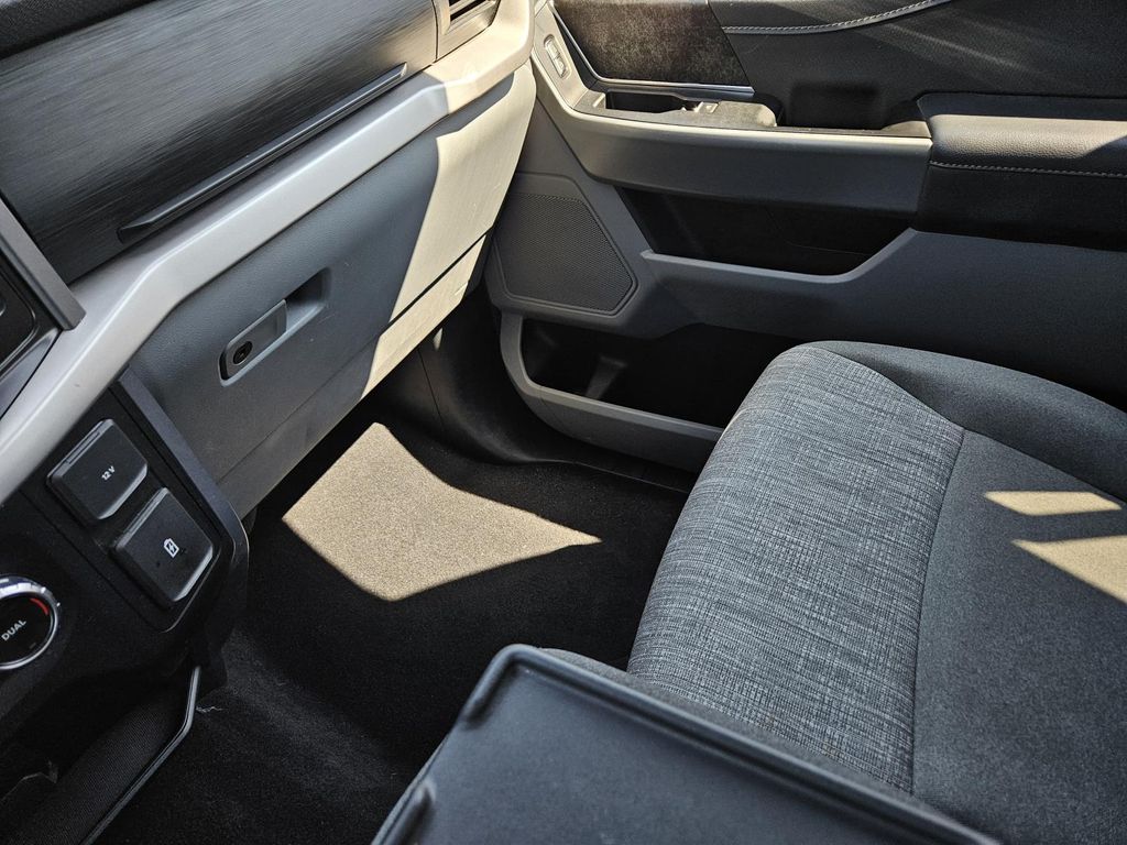 2023 Ford F-150 XLT Image 17 of 31