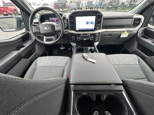 Vehicle image 11 of 13