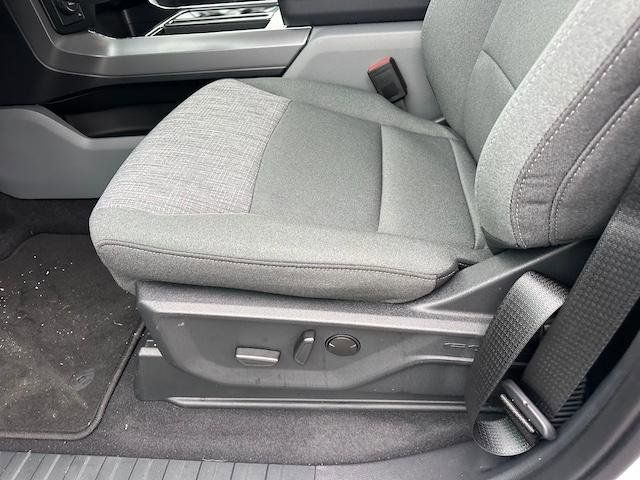 Vehicle image 7 of 13